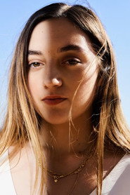 Luàna Bajrami isValérie Cohen-Solal